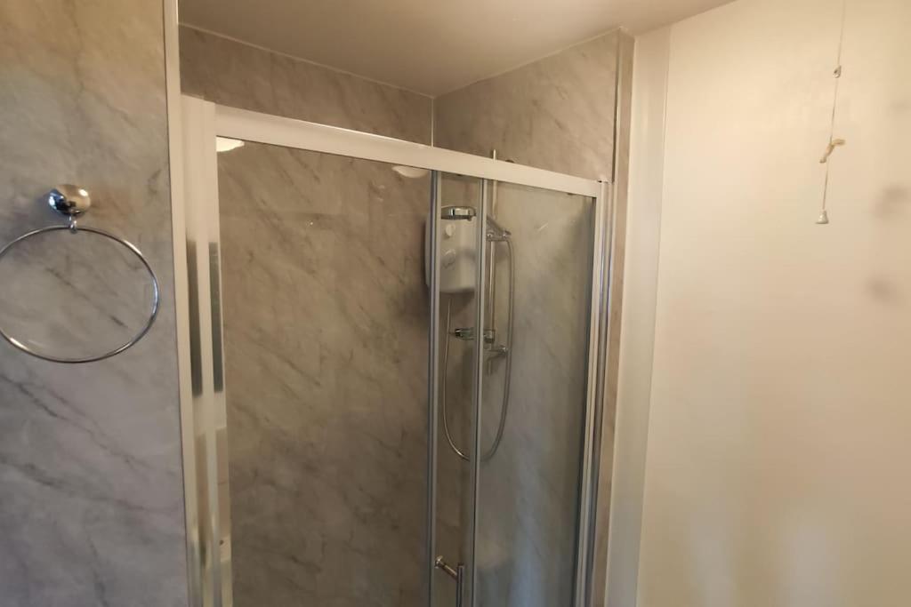 1 Bedroom Studio In A Supurb Area Of كارديف المظهر الخارجي الصورة
