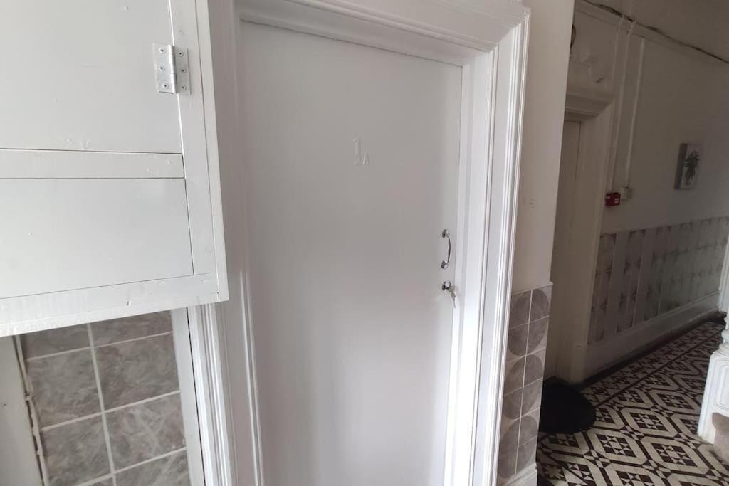 1 Bedroom Studio In A Supurb Area Of كارديف المظهر الخارجي الصورة